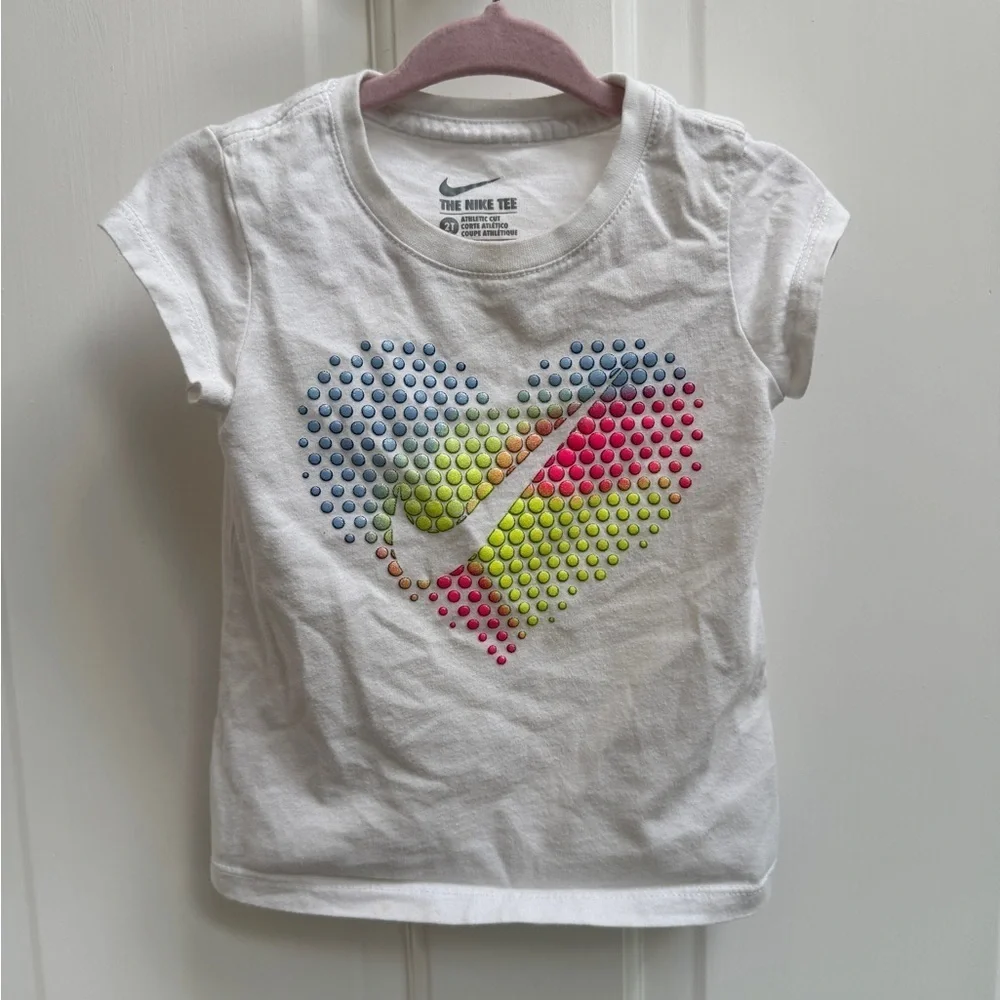 Nike 2T Girls White Rainbow Swish Short Sleeve Tee Shirt Blouse Top Heart Design
